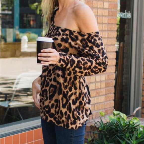 •RESERVED•AMAYA TWIST-BACK BLACK ESSENTIAL SWEATER … - Picture 4 of 4